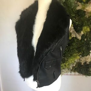 Black faux leather vest with deatachable collar